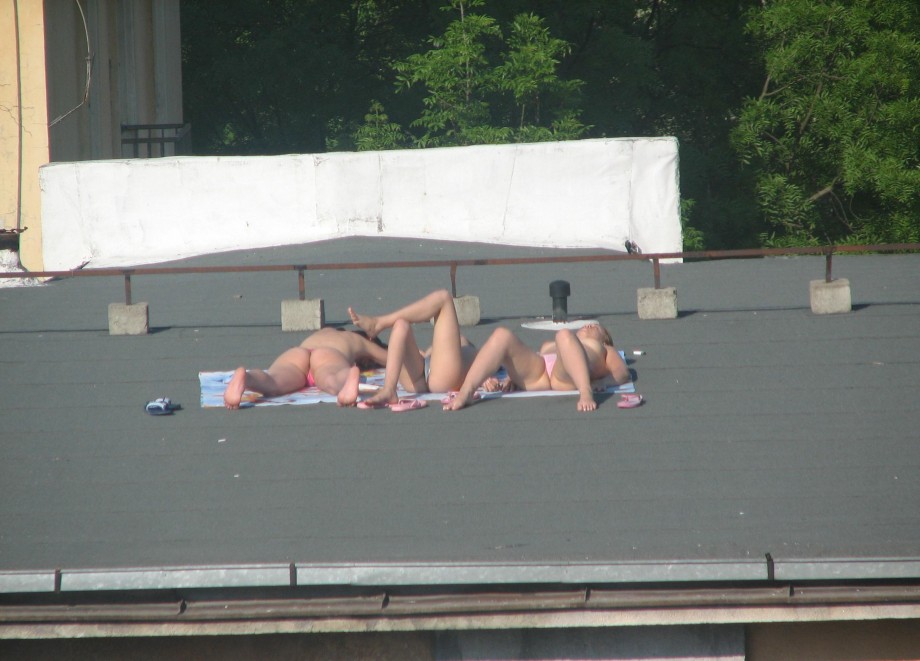 Spycam - nude girls on the roof