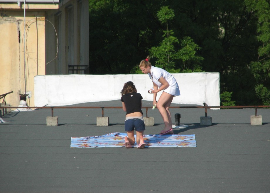 Spycam - nude girls on the roof