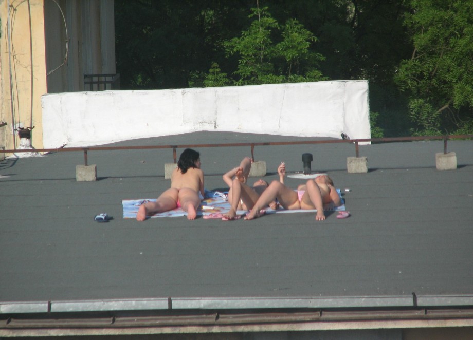 Spycam - nude girls on the roof