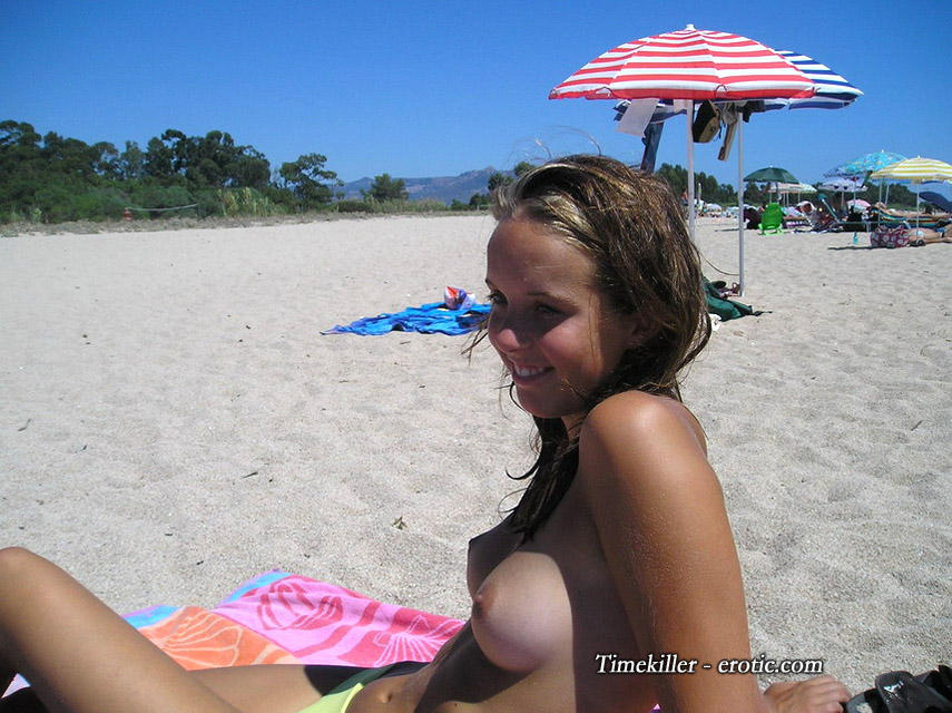 Beach amateurs topless - young girls no.08