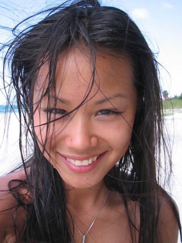 Asian girl on holiday - topless pics