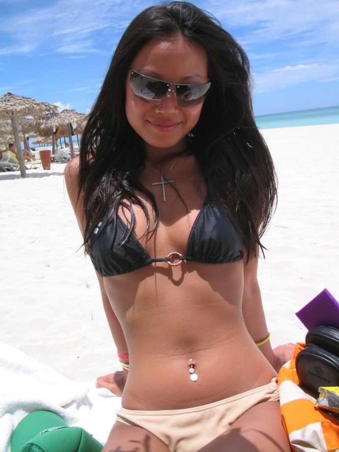 Asian girl on holiday - topless pics