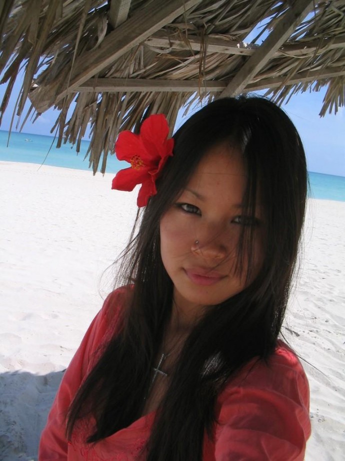 Asian girl on holiday - topless pics