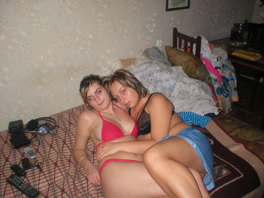 2 amateur naked teens 