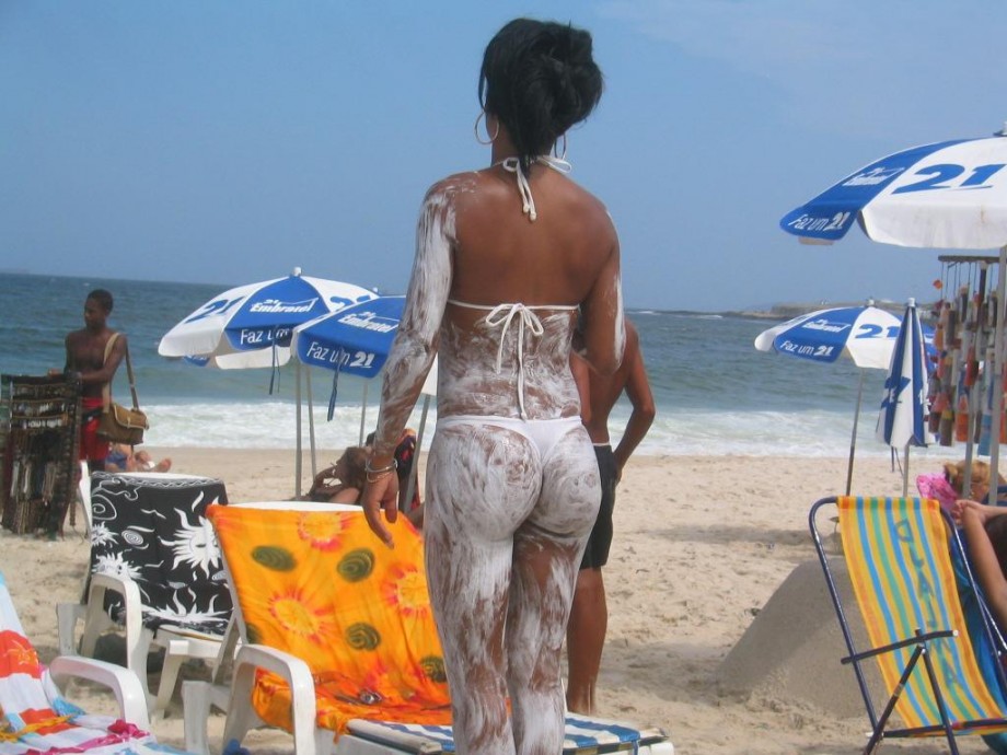 Gorgeous beach bikini candids 