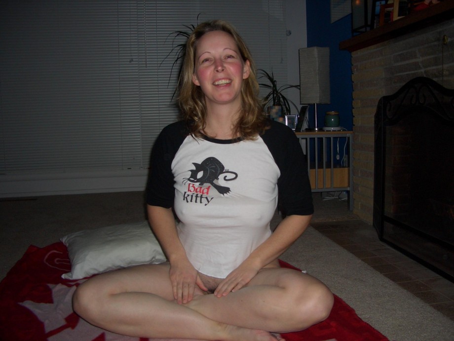 Hot blond wife and her private pics