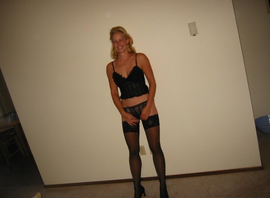 Hot blond wife and her private pics