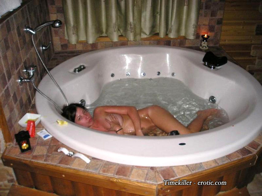 Young amateurs girl in bath no.04 