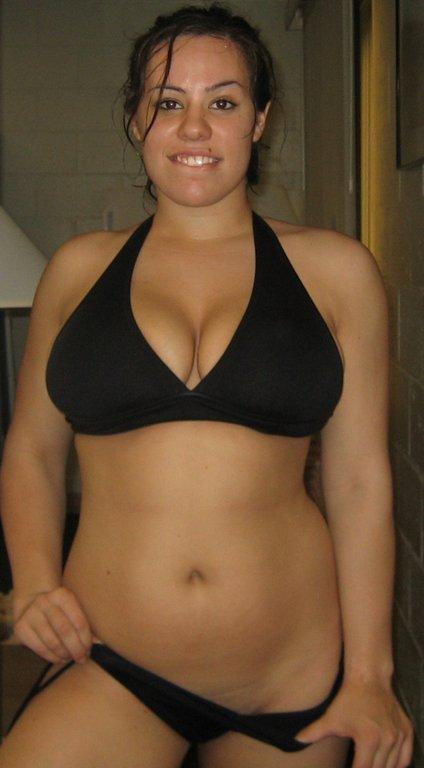 Maite - big boobed girl shows us her amazing hot body