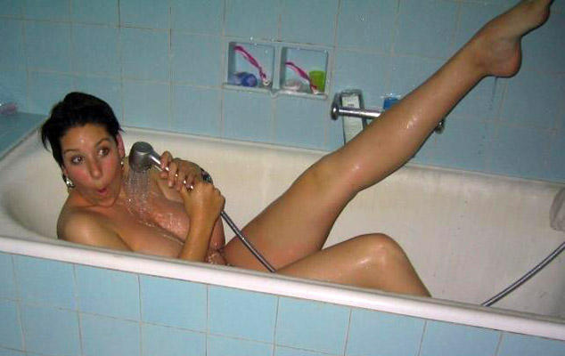 Young amateurs girl in bath no.02 