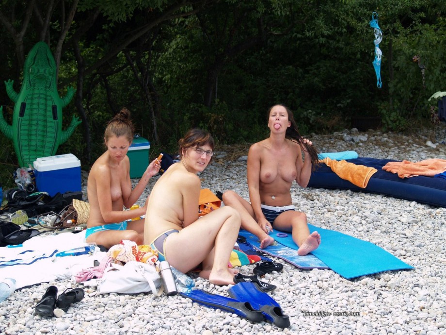 Beach amateurs topless - young girls no.09 