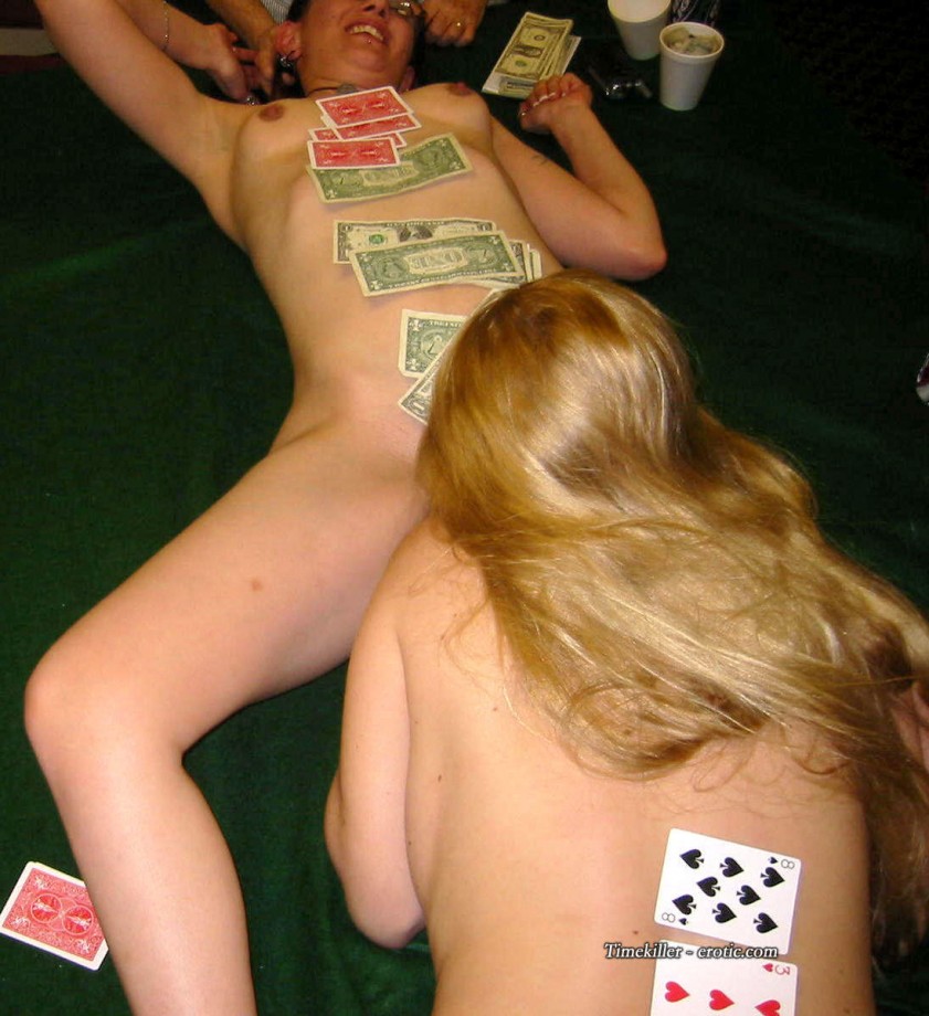 Amateurs girl playing strip poker no.01 