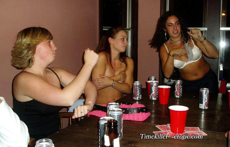 Amateurs girl playing strip poker no.01 