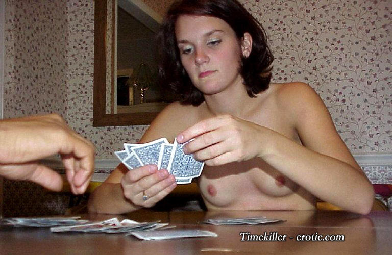 Amateurs girl playing strip poker no.01 