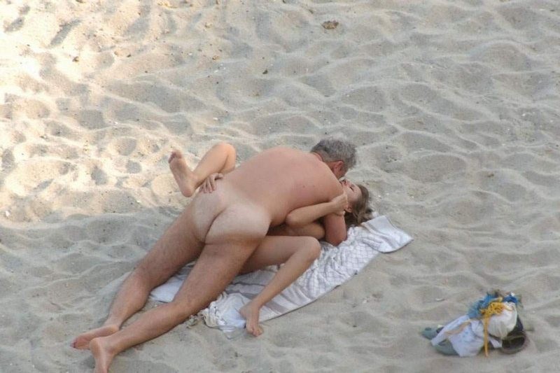 Beach voyeur - couples having fun fuck