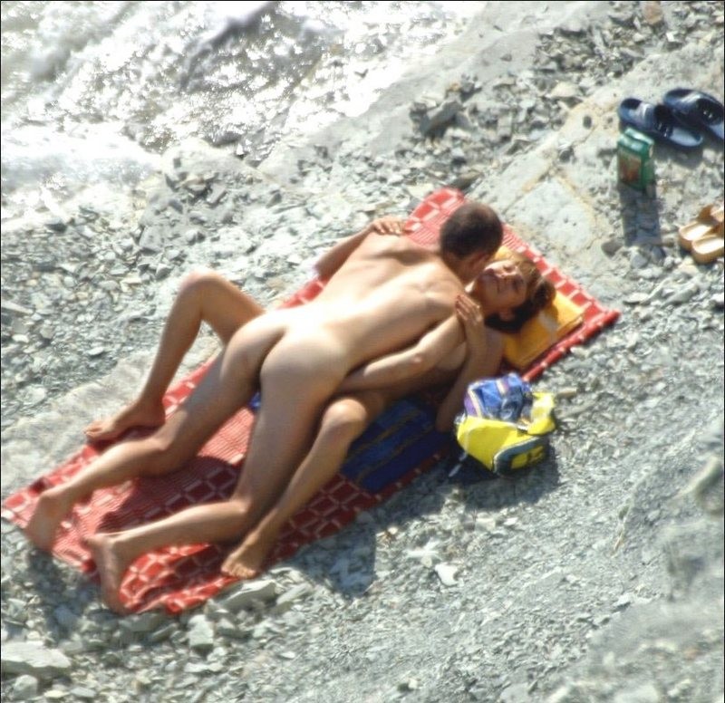 Beach voyeur - couples having fun fuck