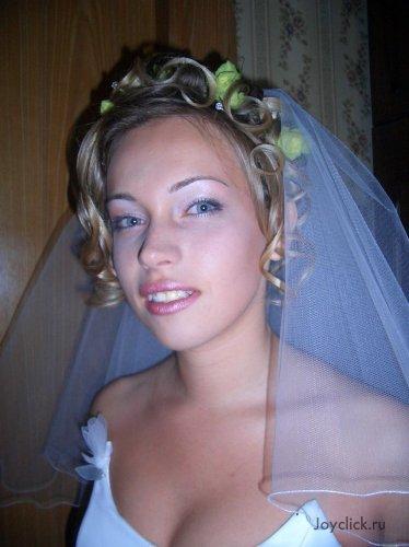 Russian brides pose 