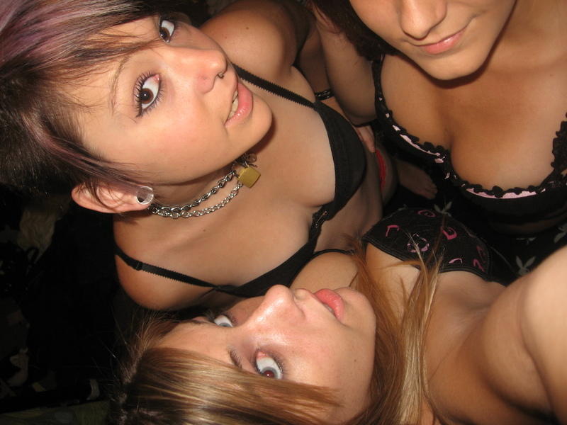 Young slut and her friends 