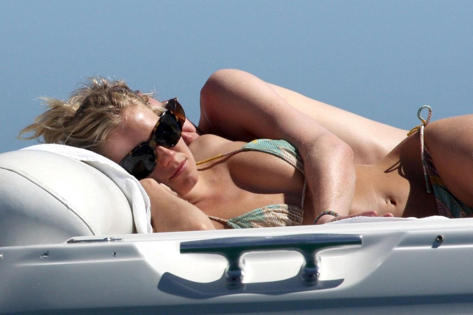 Celeb - sienna miller topless at the beach