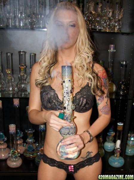 Stoner chicks hittin the bong naked 