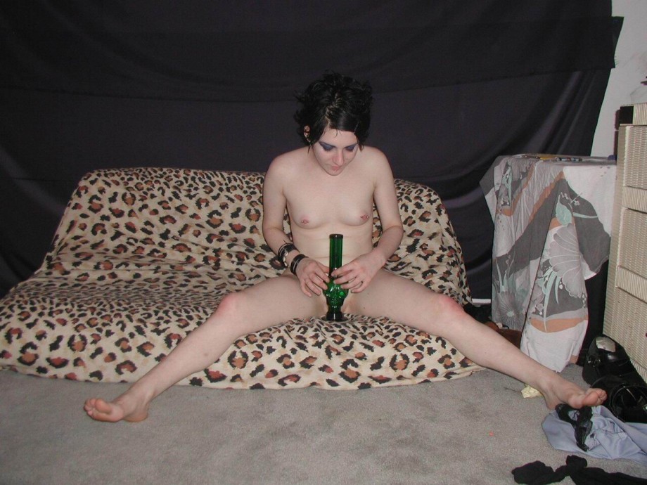 Stoner chicks hittin the bong naked 