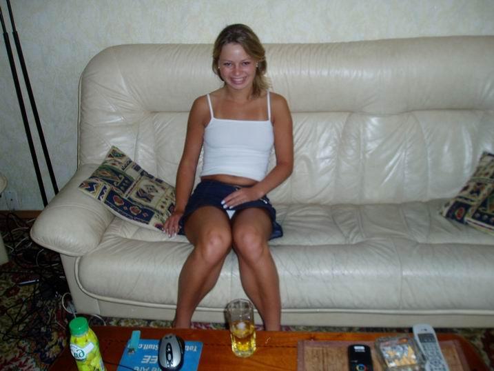 Nice amateur girl strip at home