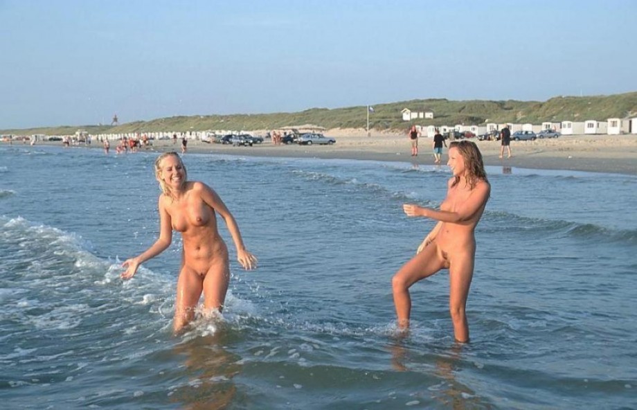 I love the nudist beach 