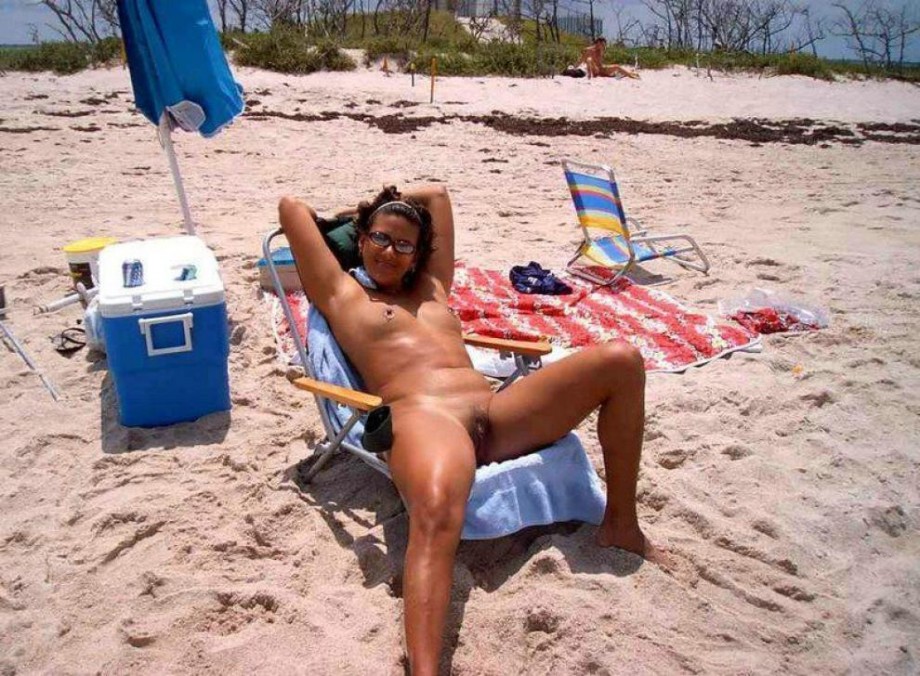I love the nudist beach 