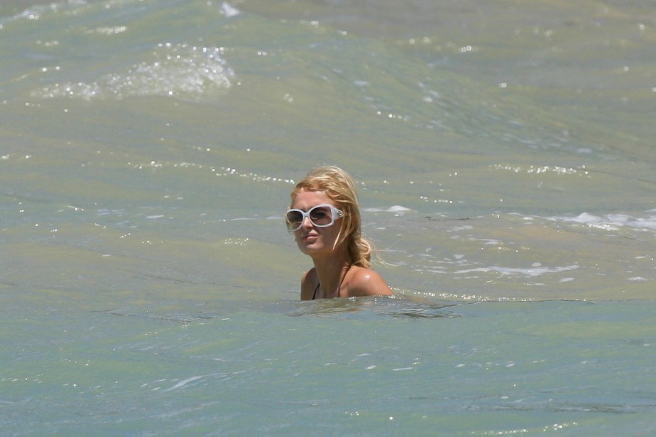 Paris hilton hawaii bikini 