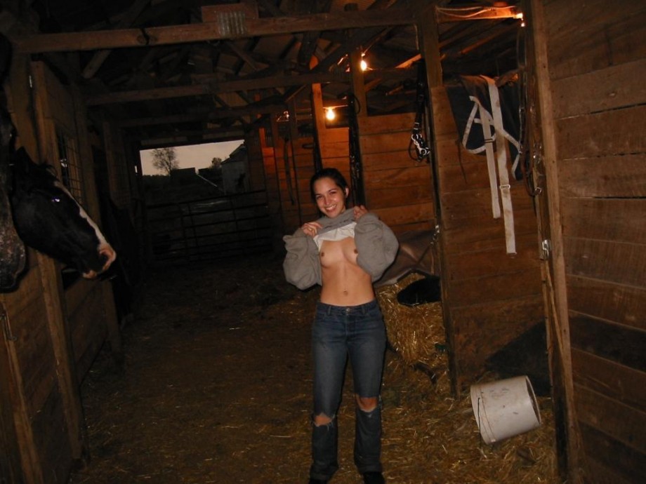 Hot girlfriend loves posing for her boyfriend