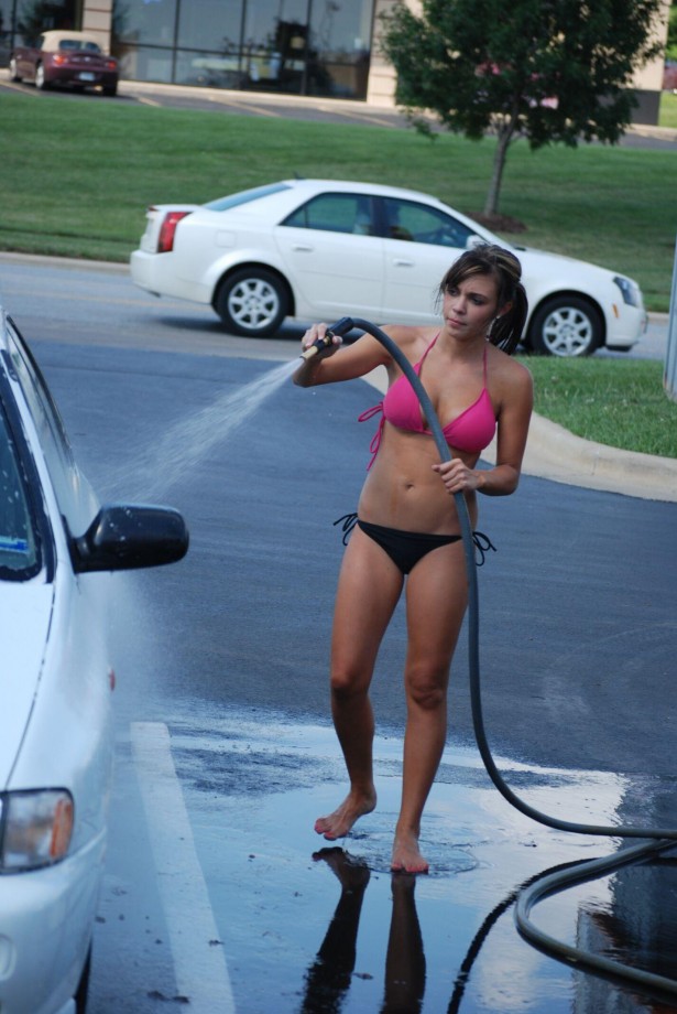 More bikini car wash hotties 