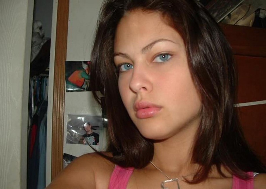Brunette shows her hot body
