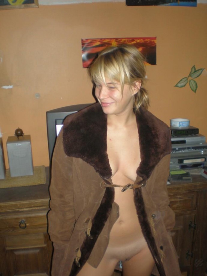 Sexy blonde teen girlfriend naked