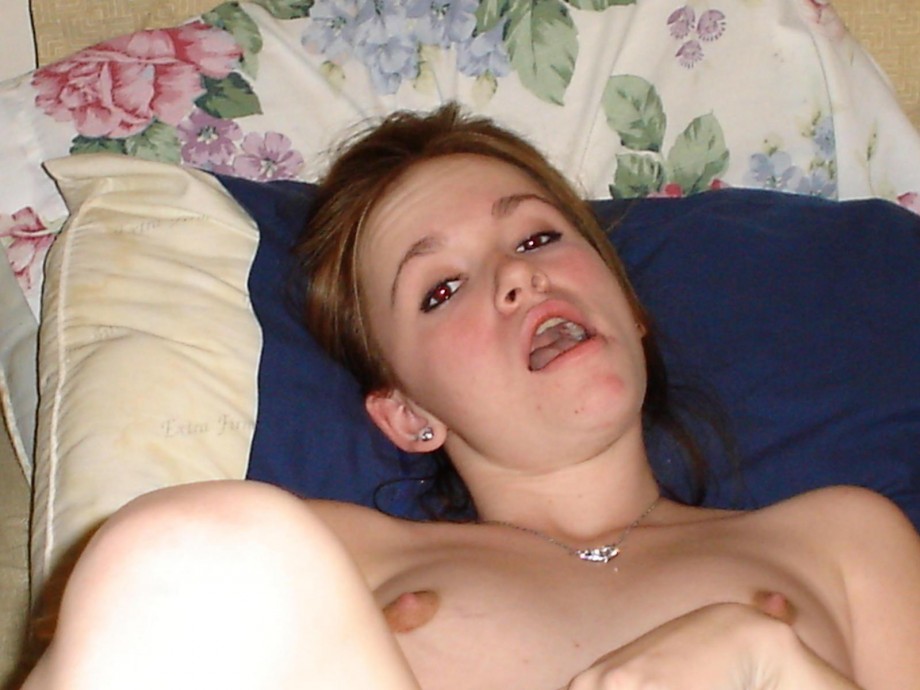 Amateur teen posing naked