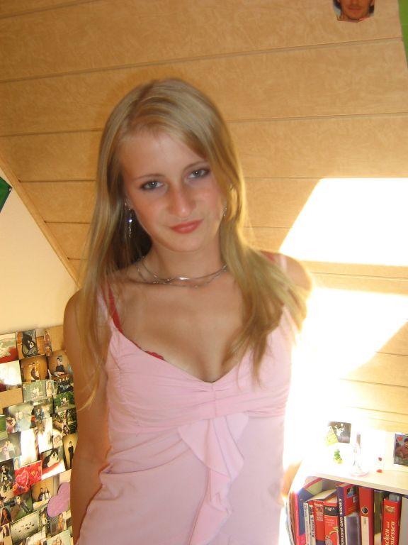 I love this blonde teen slut