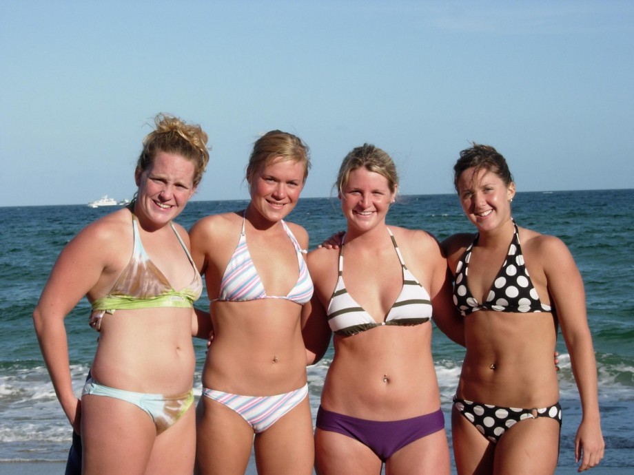 Beach bikini cameltoe 6 (amateur)