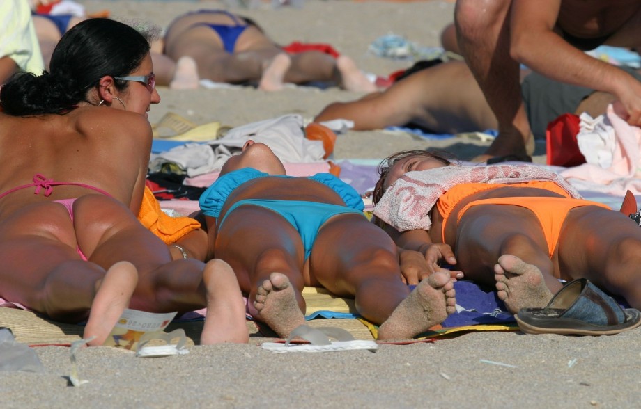 Beach bikini cameltoe 4 (amateur) 