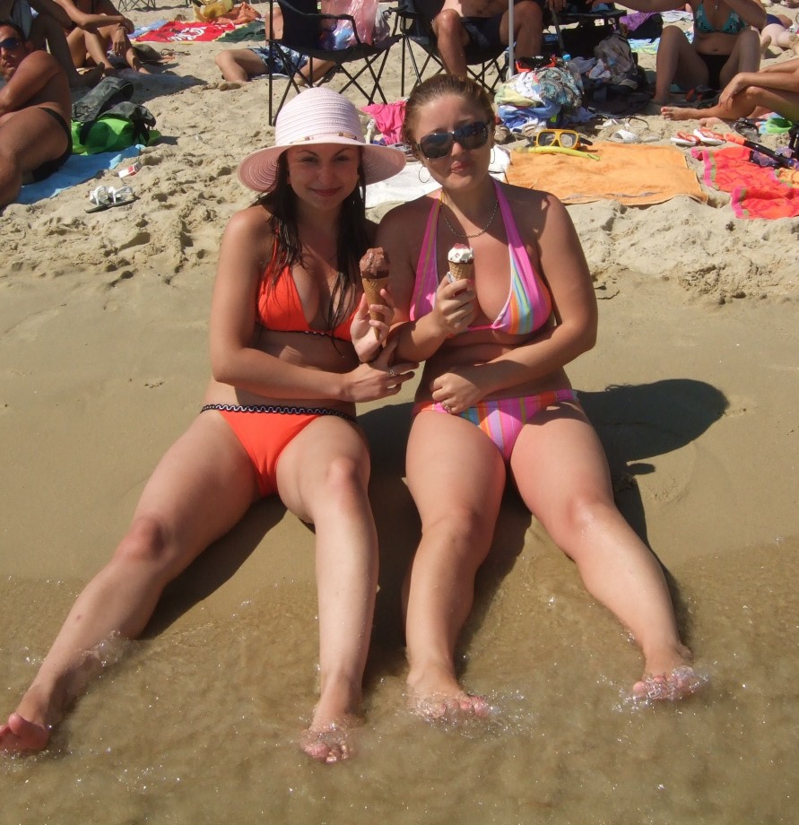 Beach bikini cameltoe 4 (amateur) 