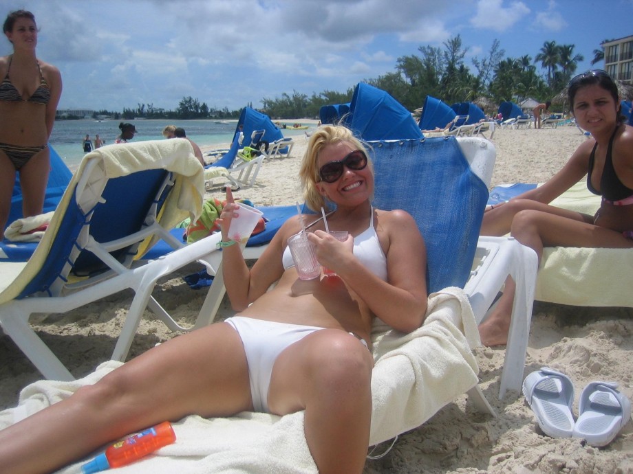 Beach bikini cameltoe 4 (amateur) 