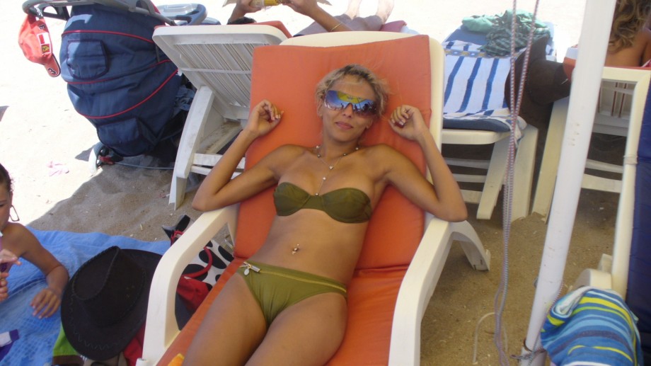 Beach bikini cameltoe 4 (amateur) 