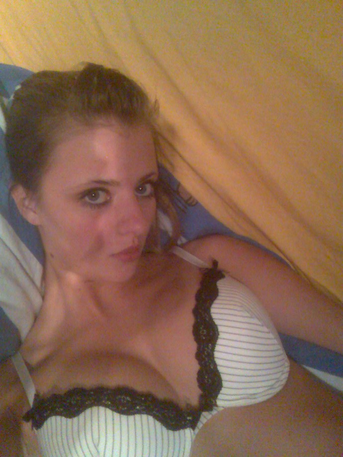 German blond teen klara posed (stolen pics)