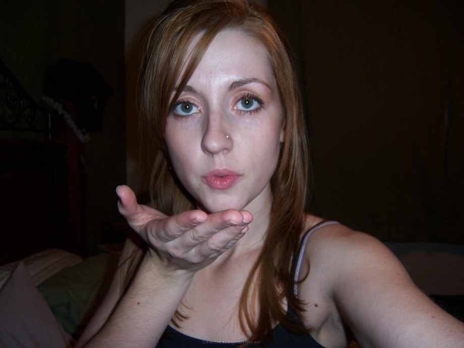 Sexy amateur teen with green eyes 