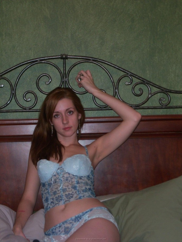 Sexy amateur teen with green eyes 
