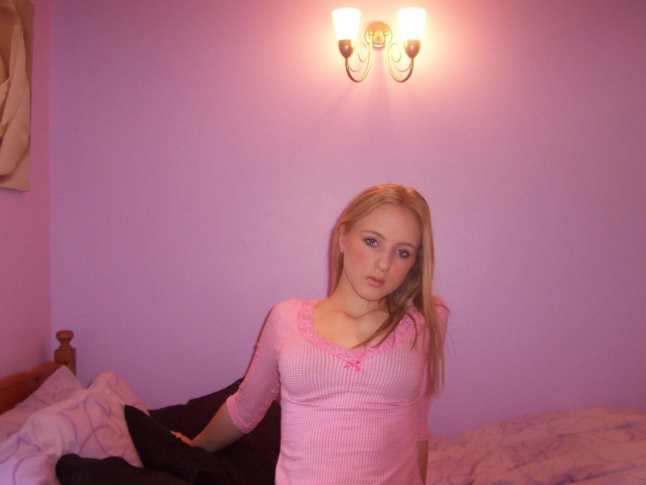 Dirty blonde teen bares all 