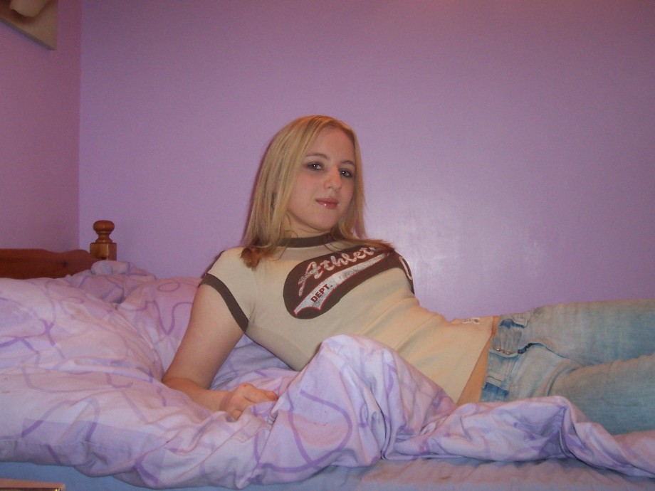 Dirty blonde teen bares all 