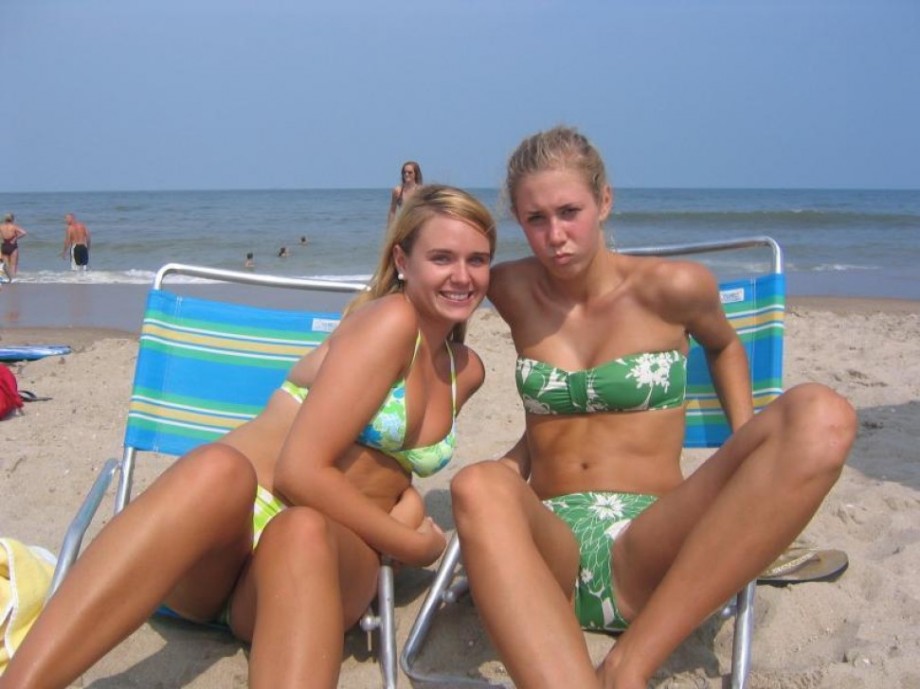 Nice girls on the beach no.01
