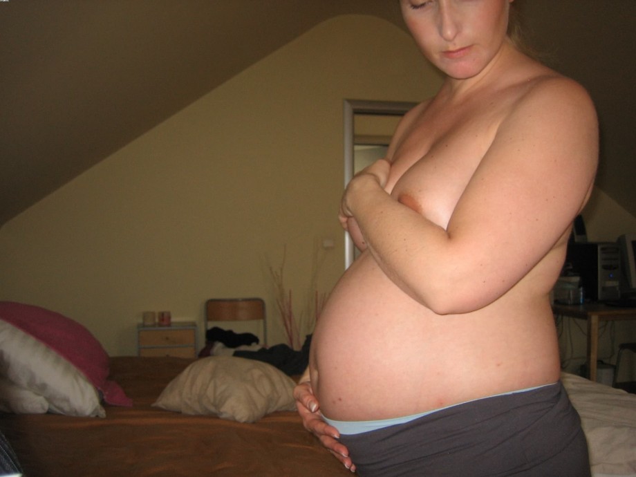 French pregnant jackie show her body 