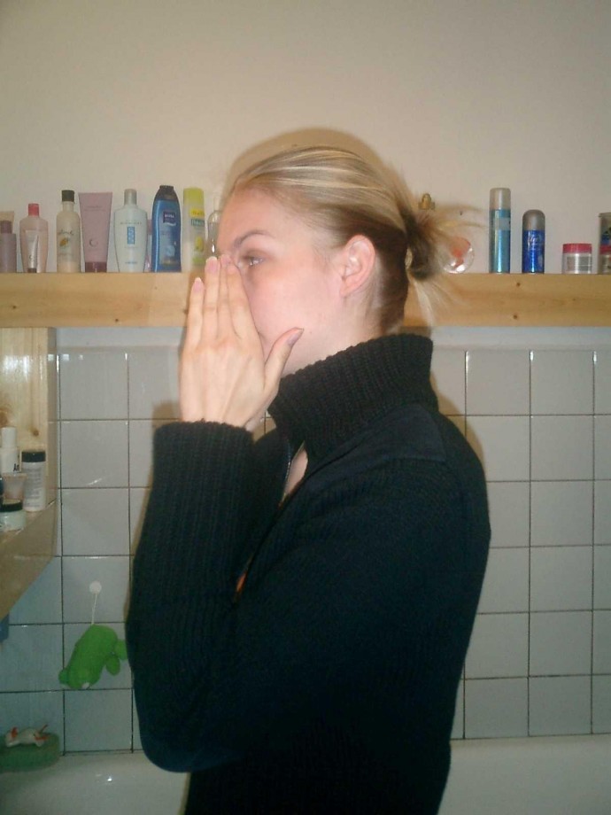 Amateur girl getting ready