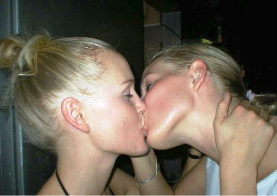 Amateur lesbian kisses 01