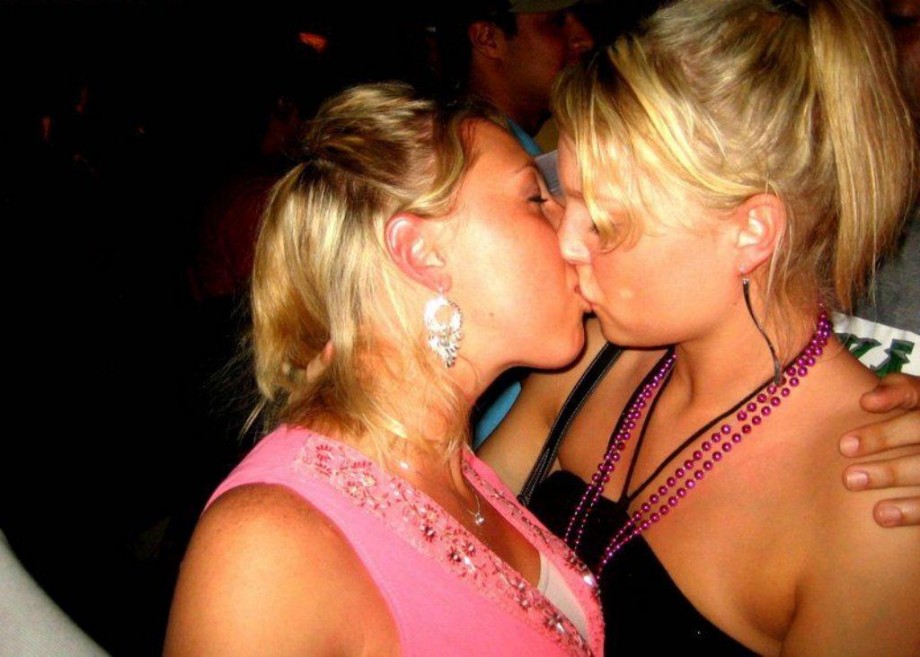 Amateur lesbian kisses 02